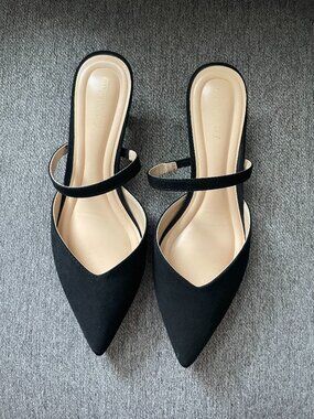Crown & Ivy Black Kitten Heels (Size 8.5)